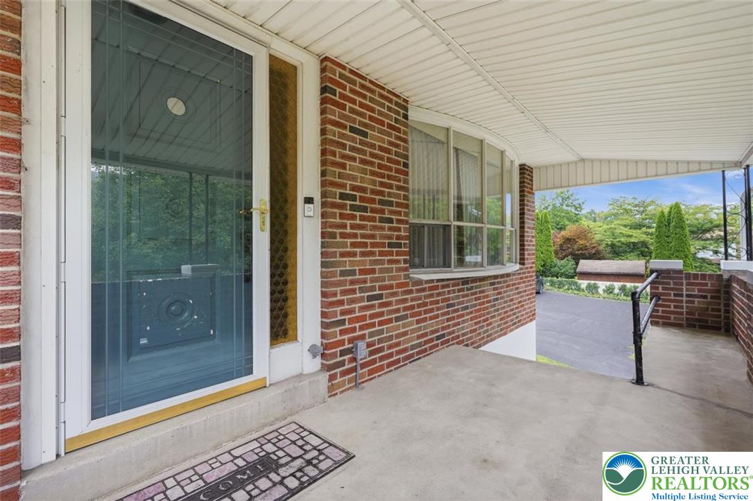 722 South Avenue Property Photo 6