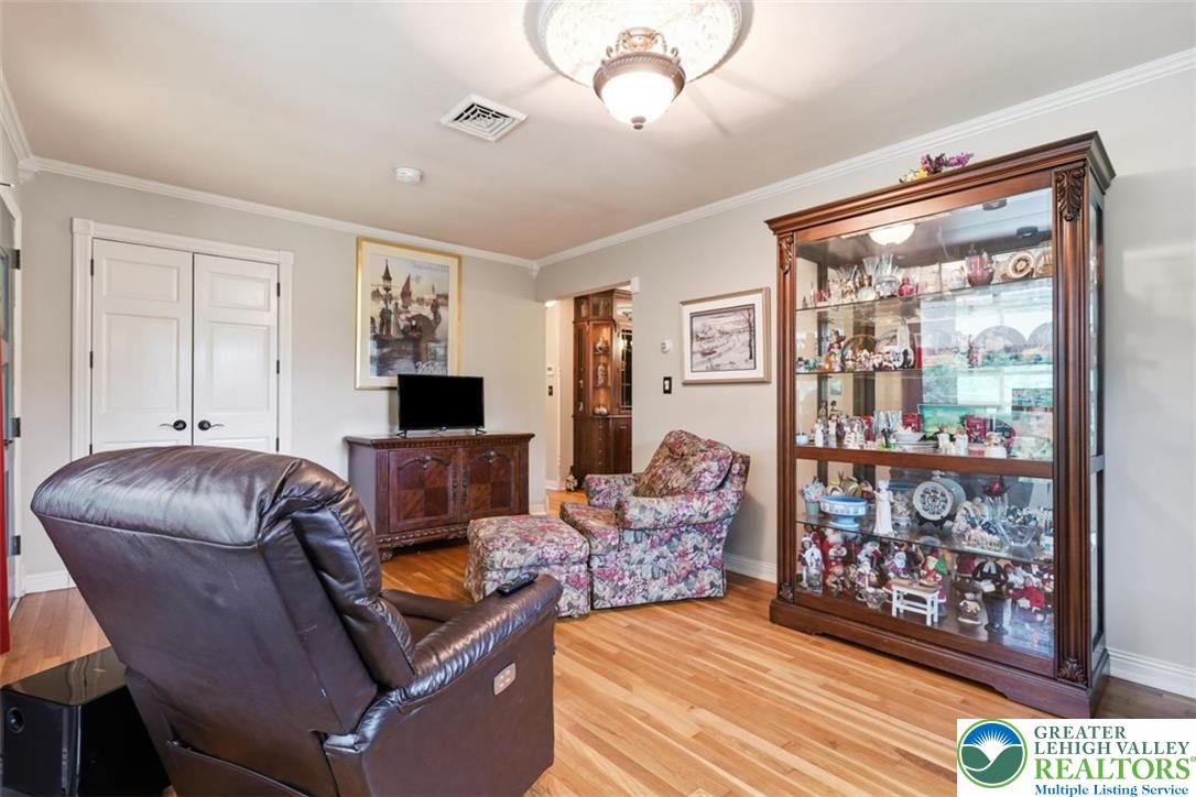 722 South Avenue Property Photo 8