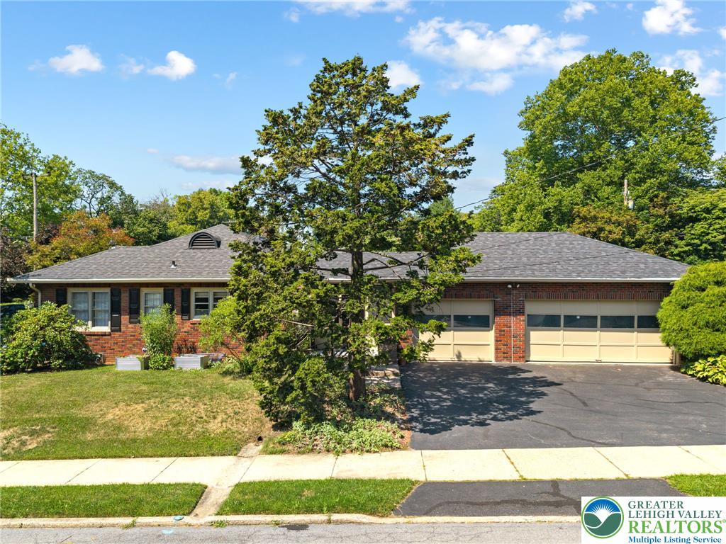 2705 Chew Street Property Photo 6
