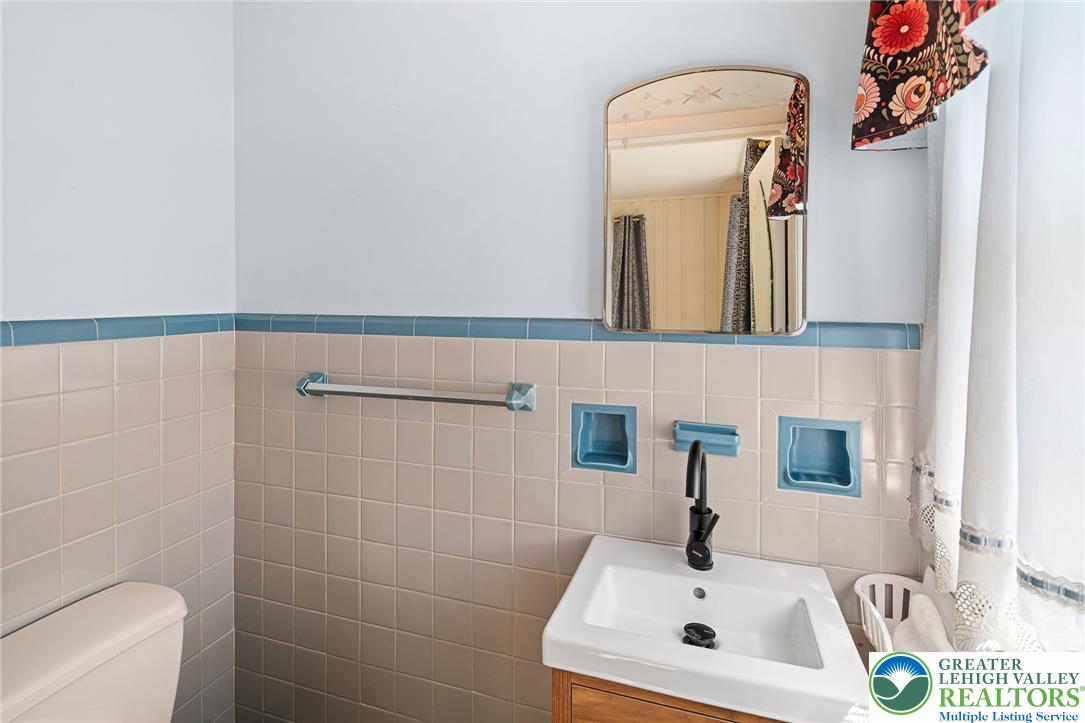 2705 Chew Street Property Photo 24