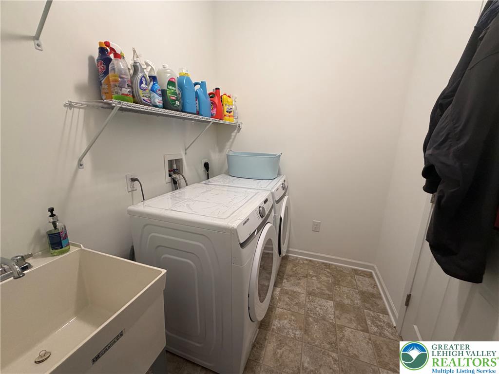 3760 Founders Xing Property Photo 18
