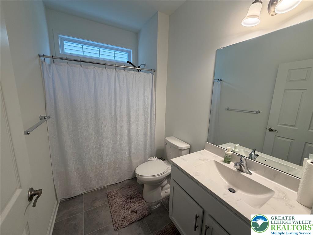 3760 Founders Xing Property Photo 28