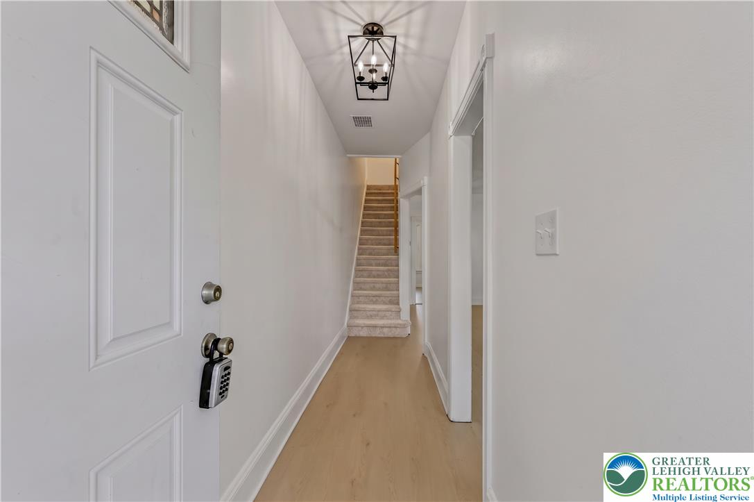 917 Spring Street Property Photo 5