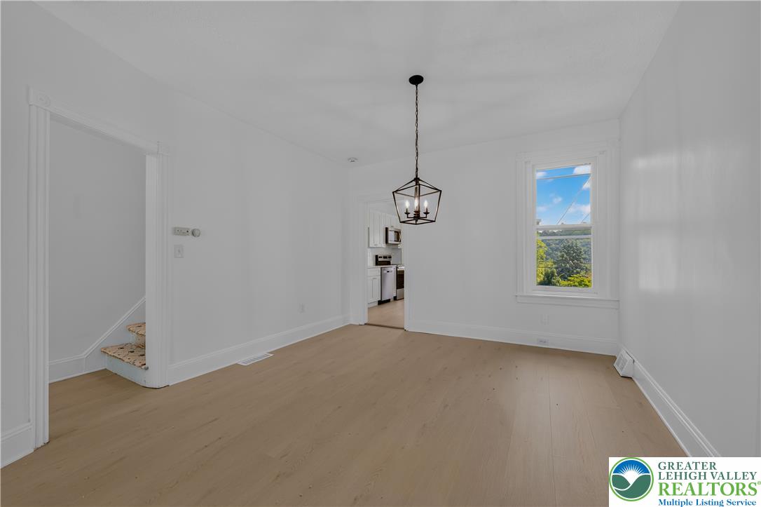 917 Spring Street Property Photo 8