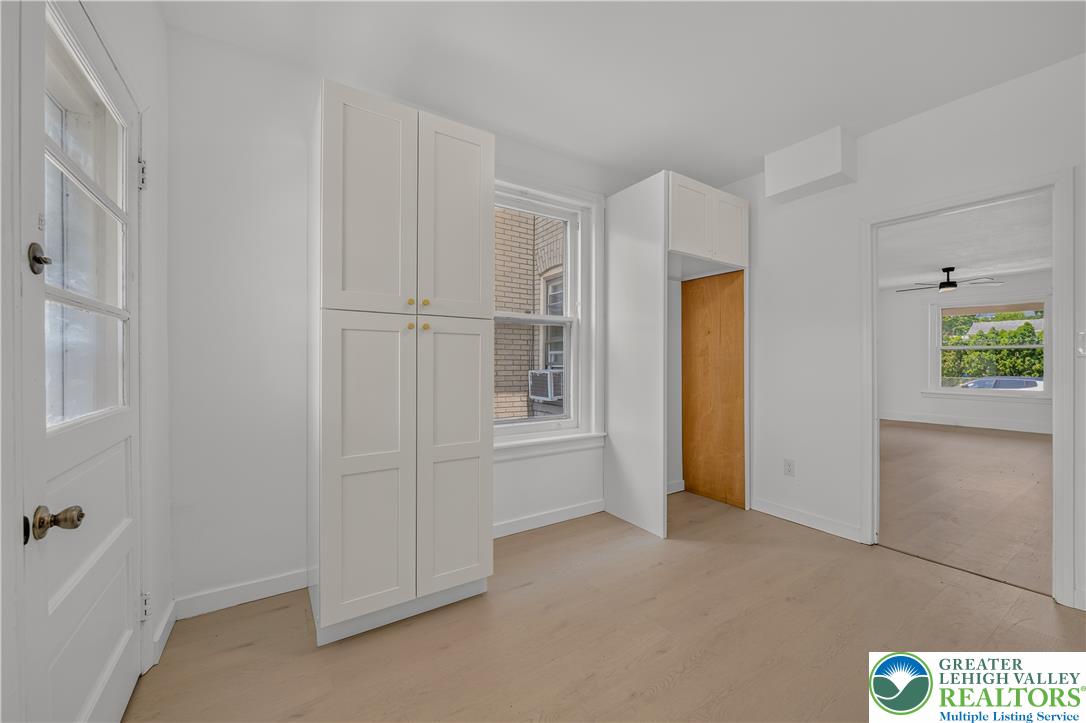 917 Spring Street Property Photo 11