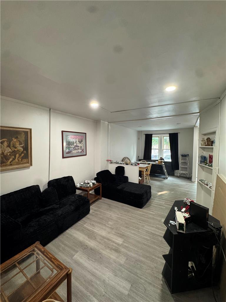535 Elliger Street Property Photo 4