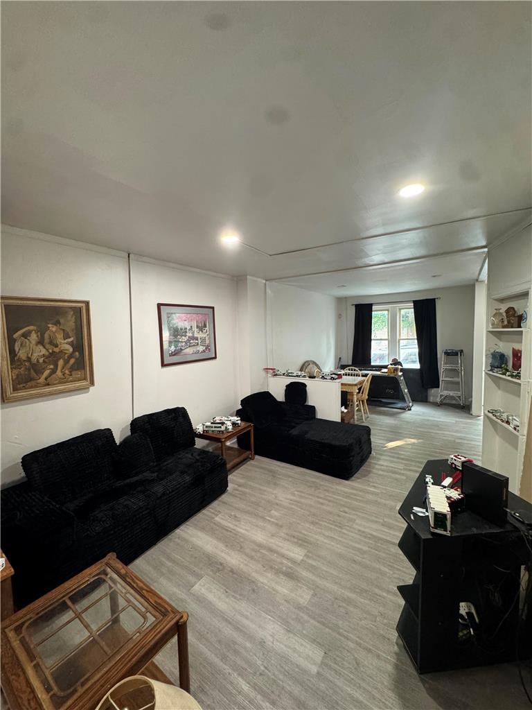 535 Elliger Street Property Photo 5