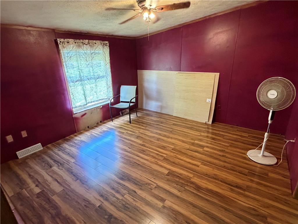 4541 Main St Property Photo 17