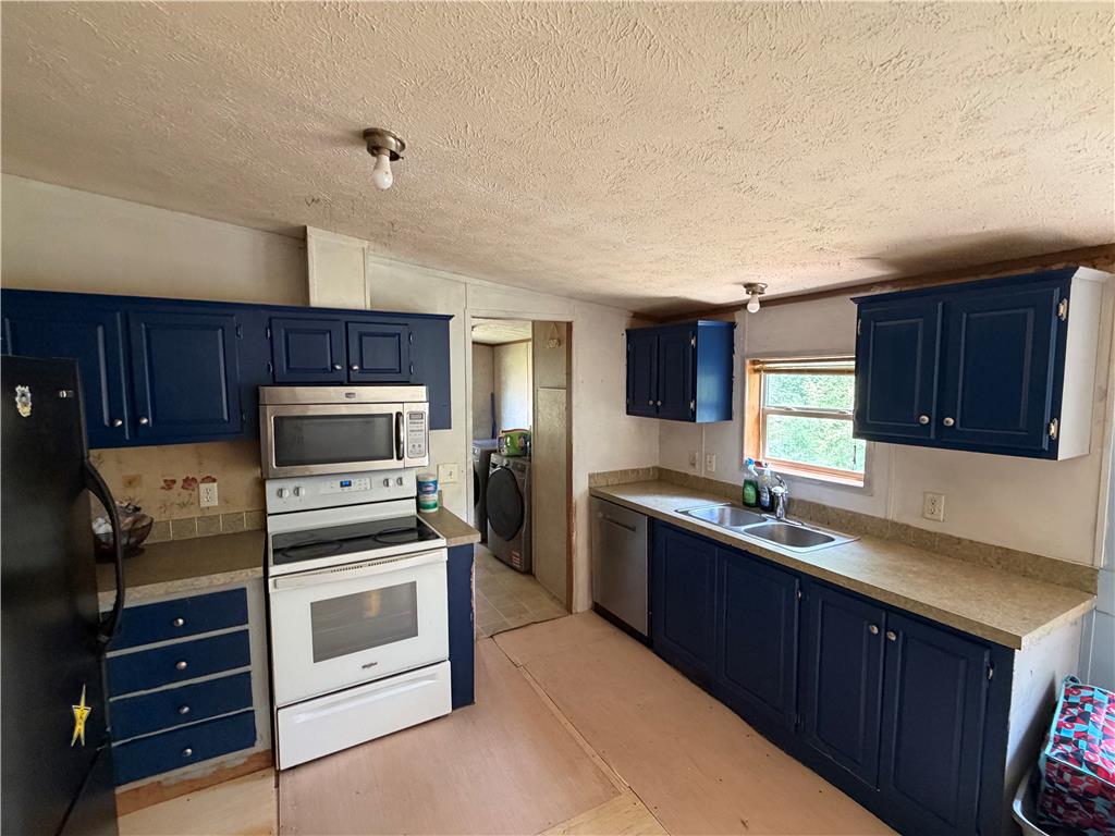 4541 Main St Property Photo 46