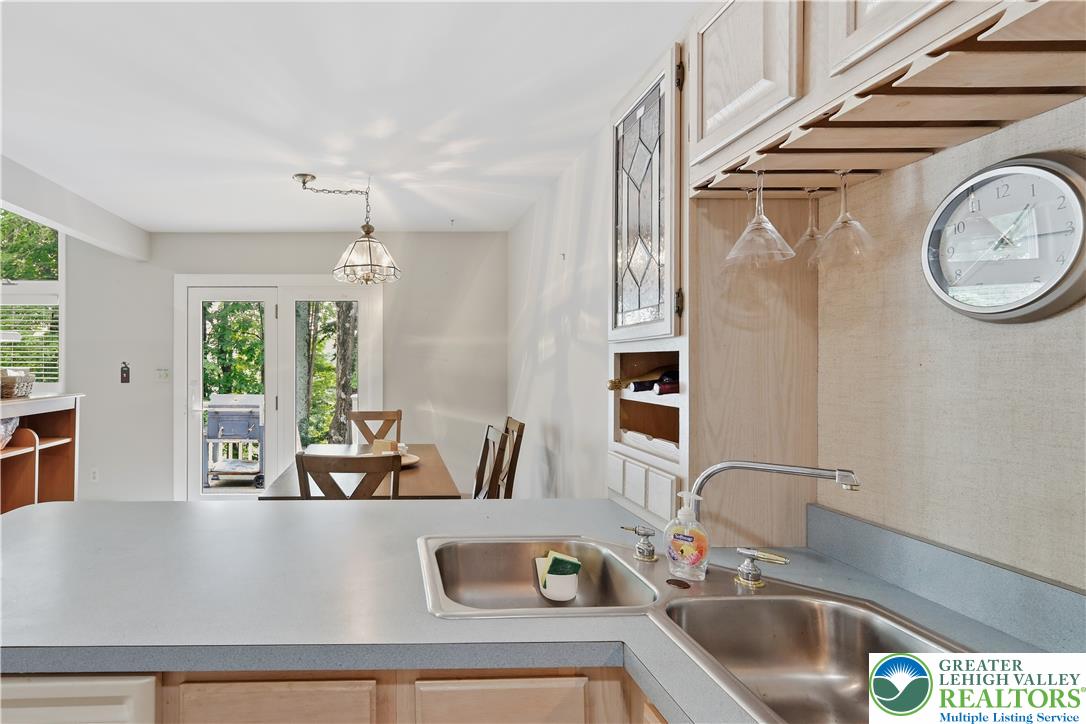 76 Laurelwoods Drive Property Photo 11