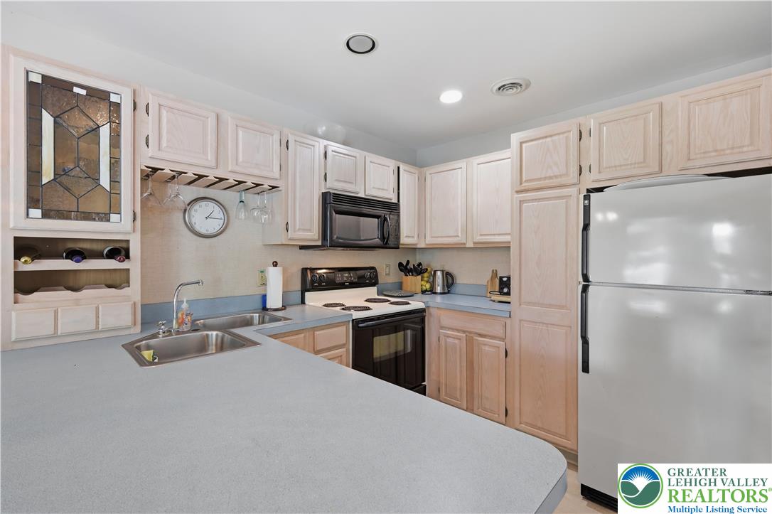 76 Laurelwoods Drive Property Photo 12