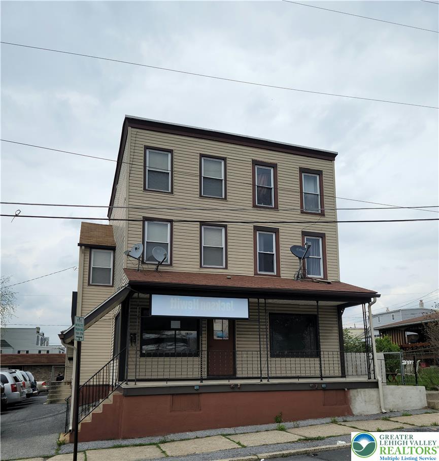 371 Chapel Avenue Property Photo 1