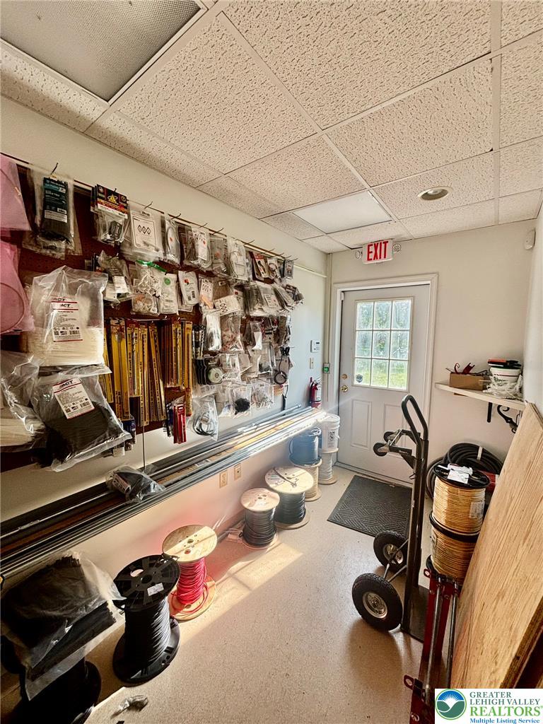 103 Kevin Lane Middle Unit Property Photo 15