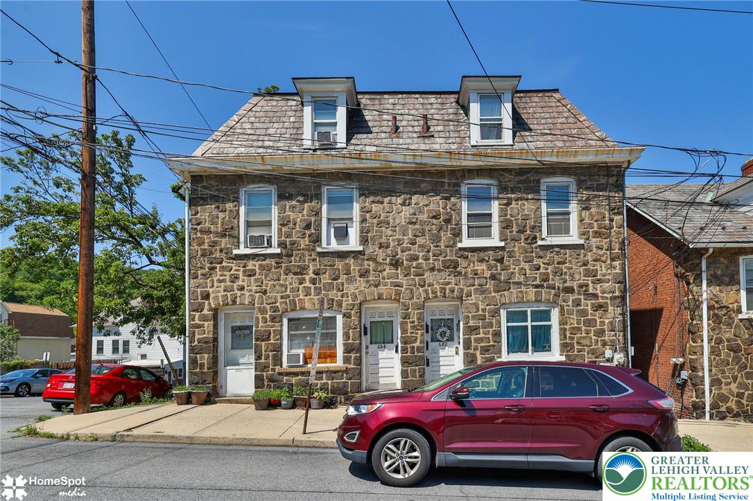 682 Hayes Street Property Photo 2