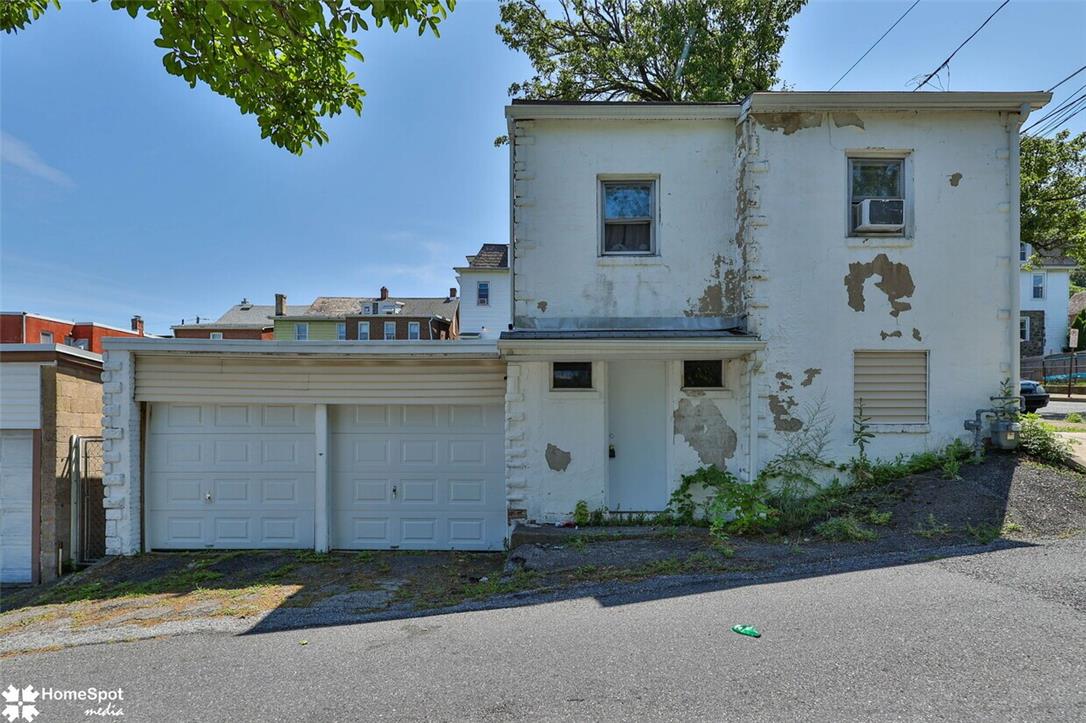 682 Hayes Street Property Photo 3