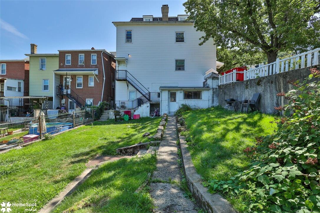 682 Hayes Street Property Photo 4