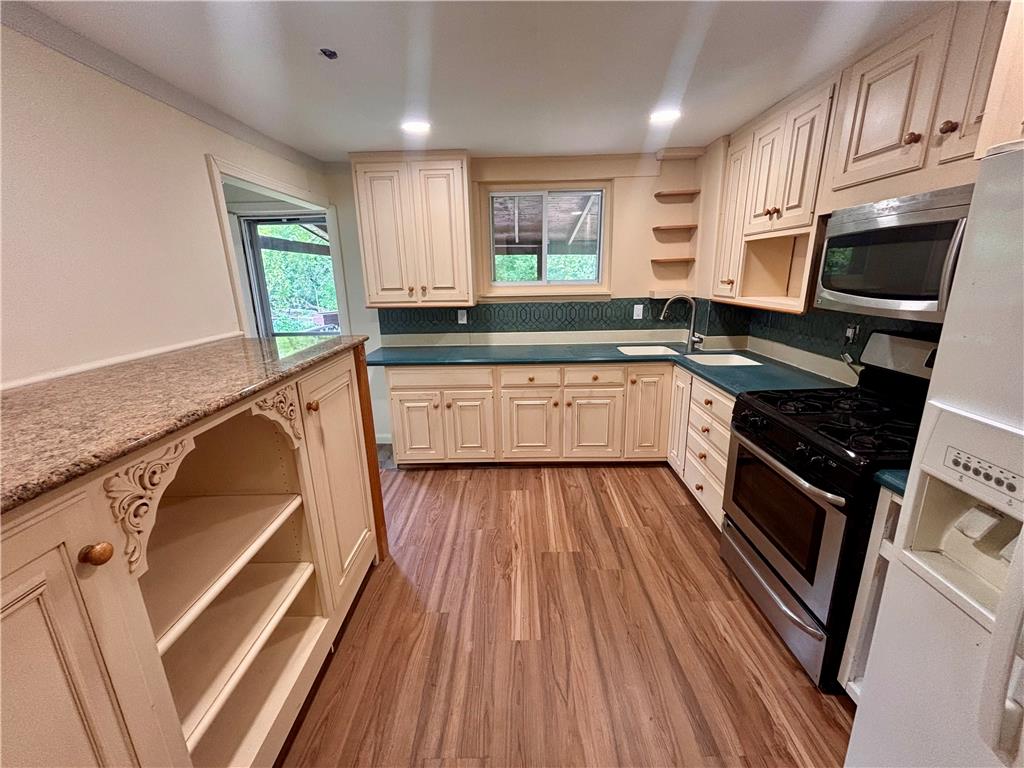 840 Constitution Drive Property Photo 4