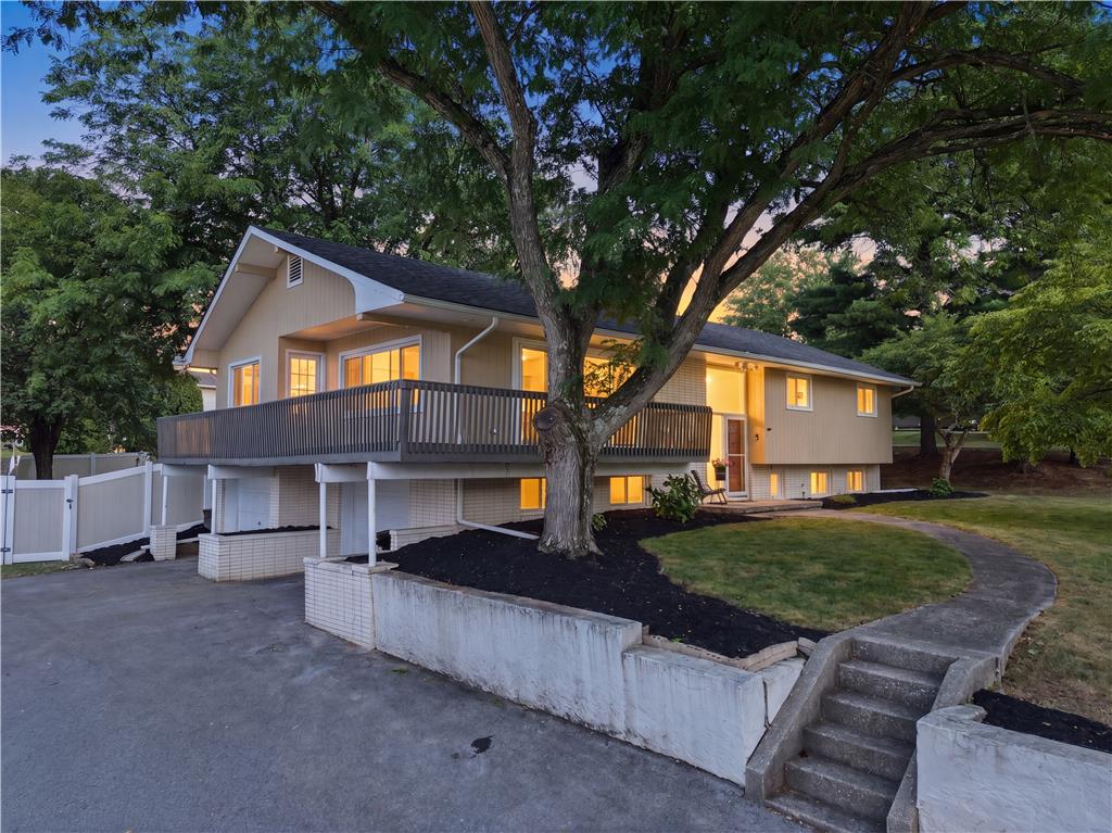 1121 Oakhurst Drive