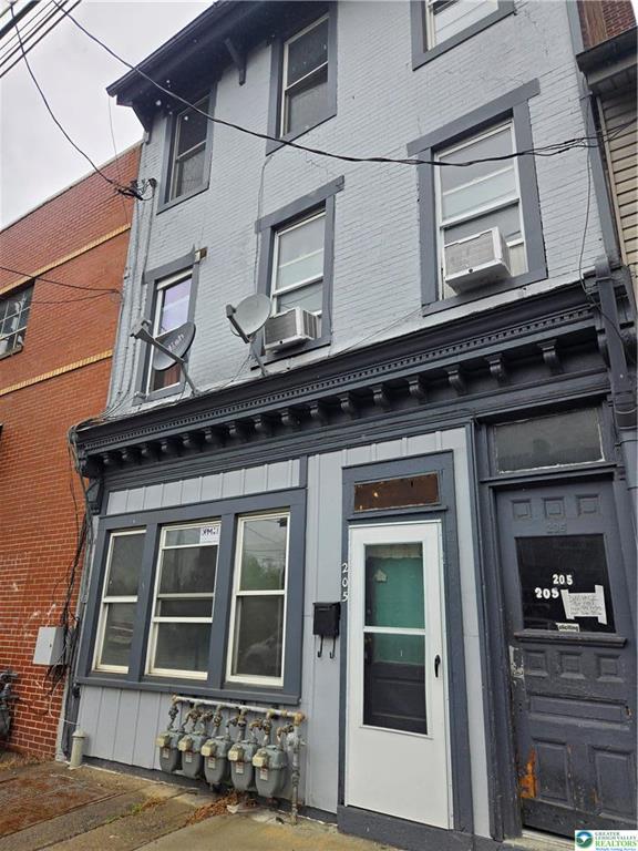 205 Front Street 1R Property Photo 1