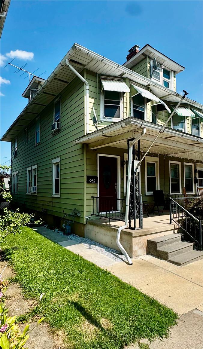 932 Fernwood Street Property Photo 2