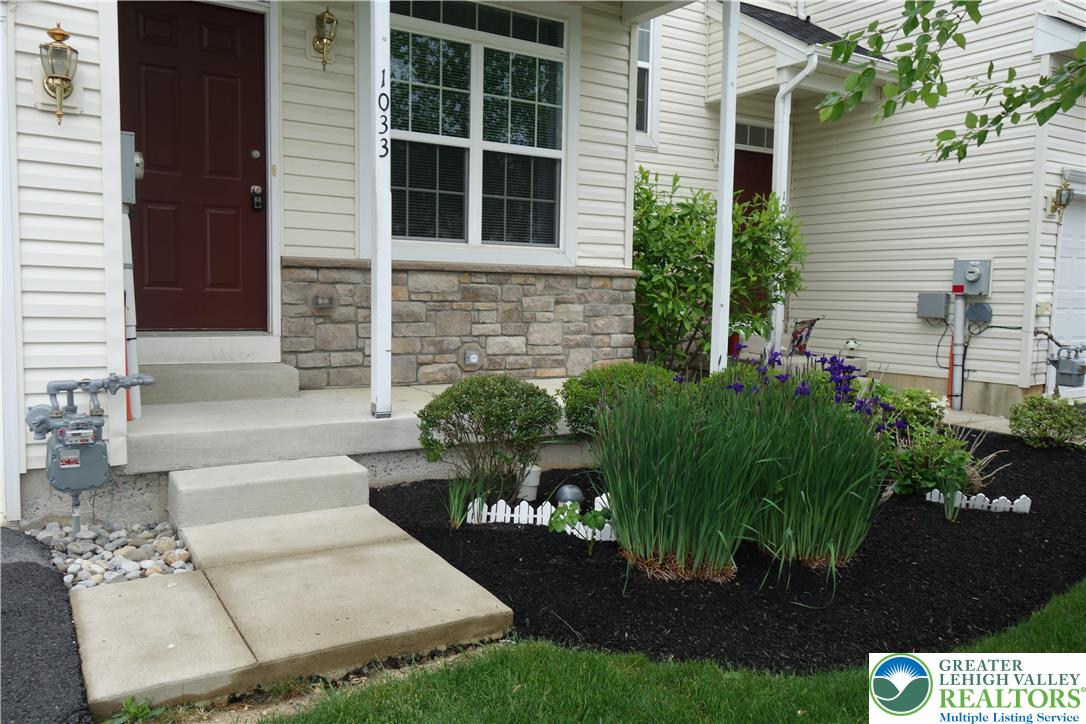1033 King Way Property Photo 2