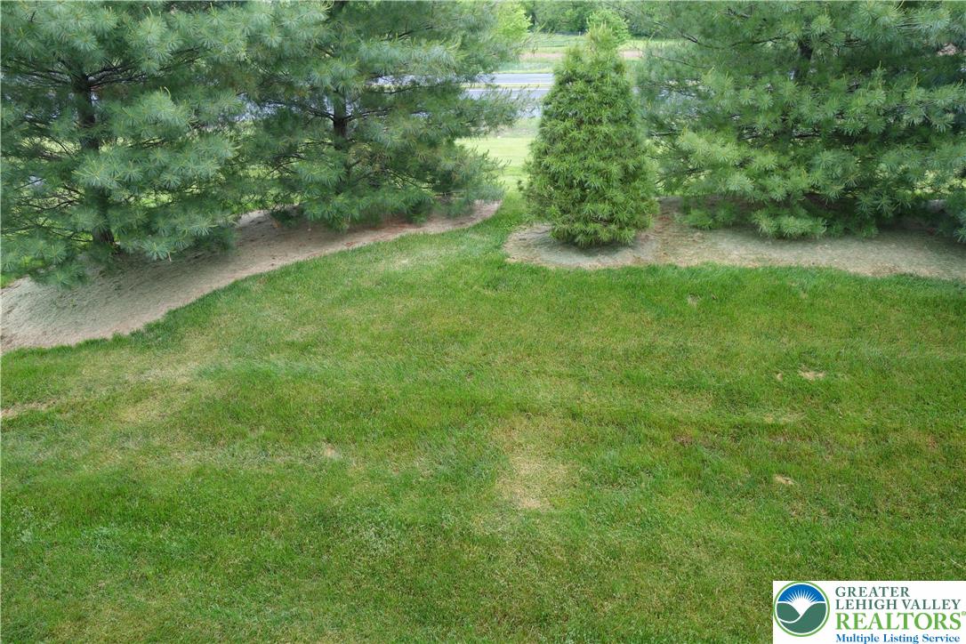 1033 King Way Property Photo 3