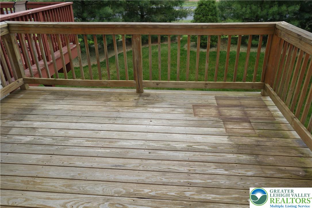 1033 King Way Property Photo 4