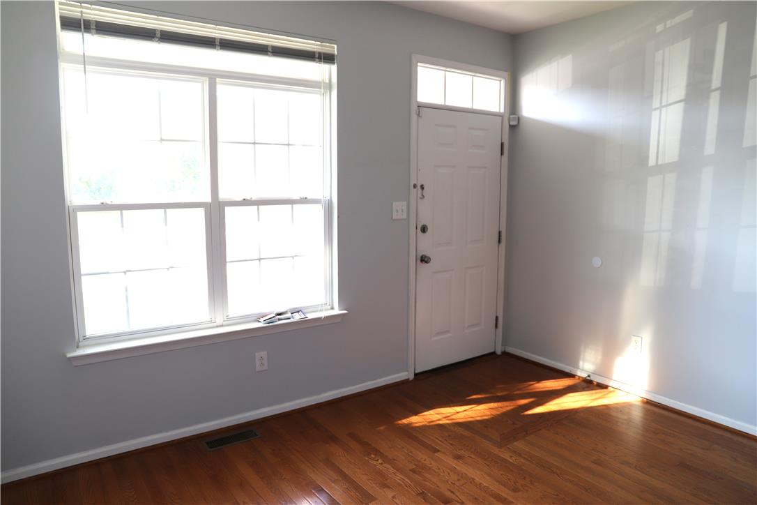1033 King Way Property Photo 5