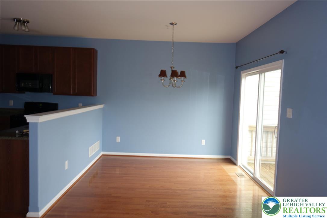 1033 King Way Property Photo 7