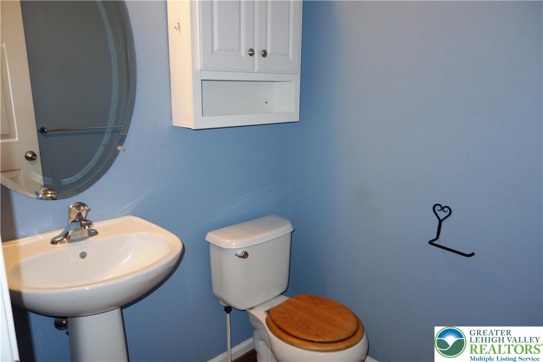 1033 King Way Property Photo 9