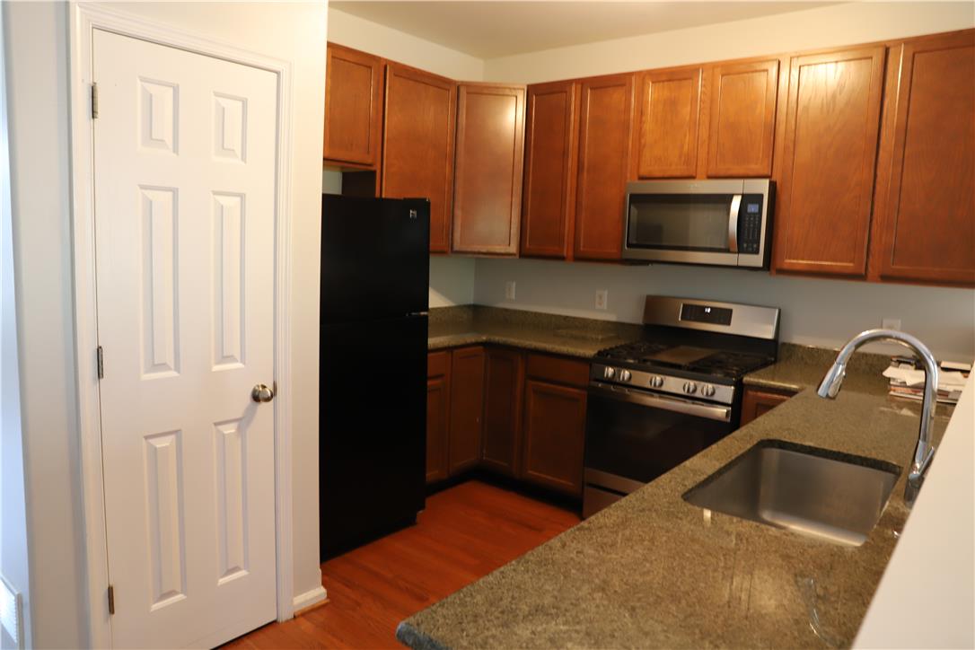1033 King Way Property Photo 9