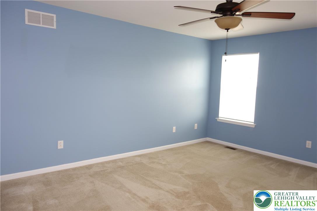 1033 King Way Property Photo 10