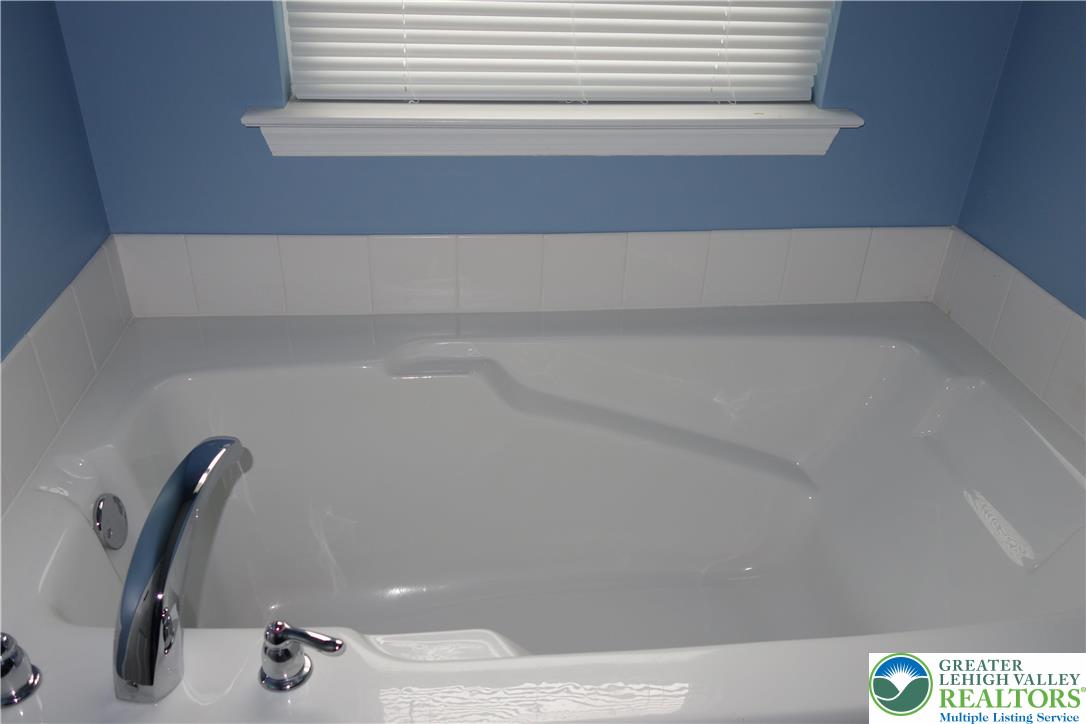 1033 King Way Property Photo 13