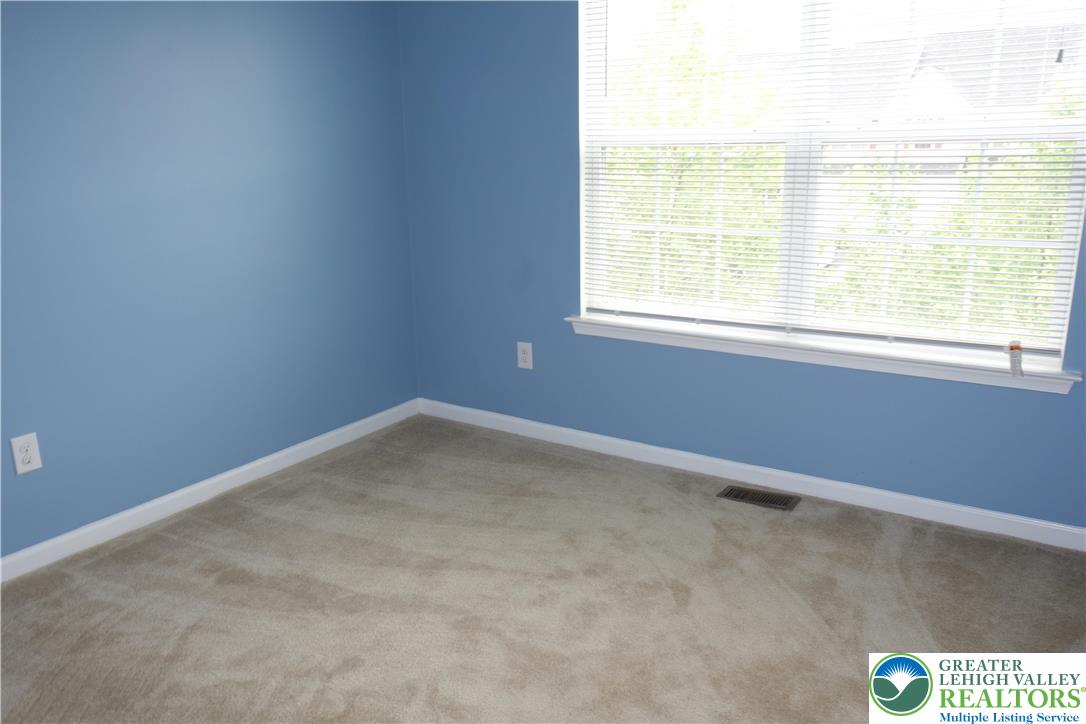 1033 King Way Property Photo 15