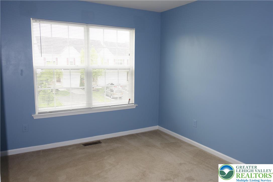 1033 King Way Property Photo 16