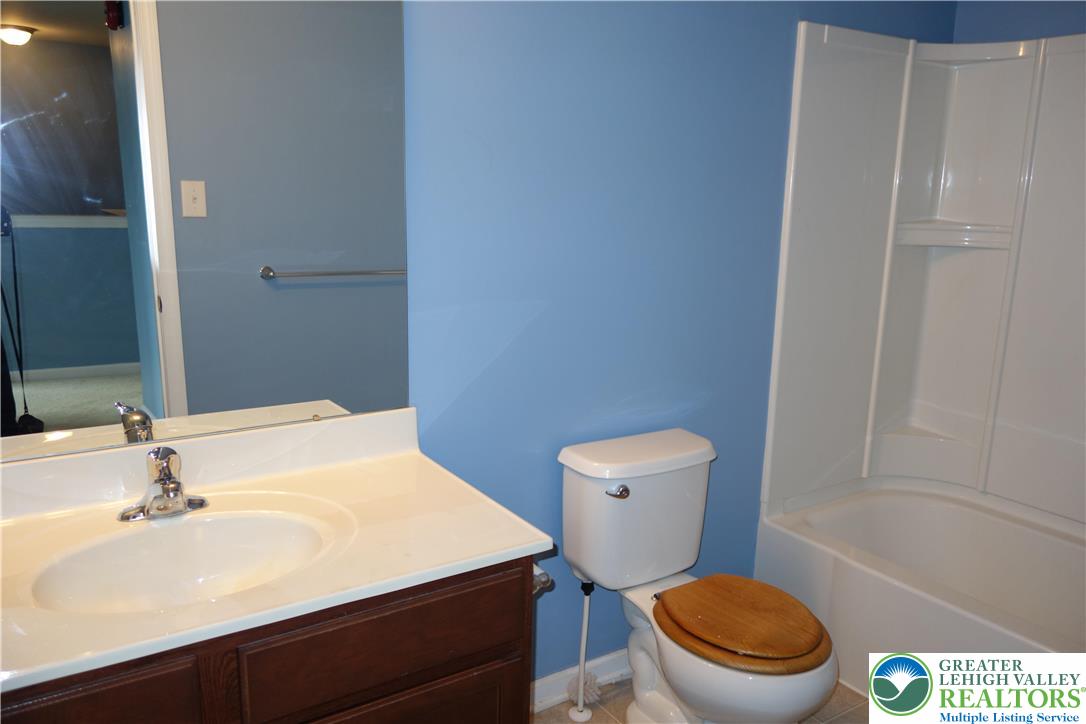 1033 King Way Property Photo 17