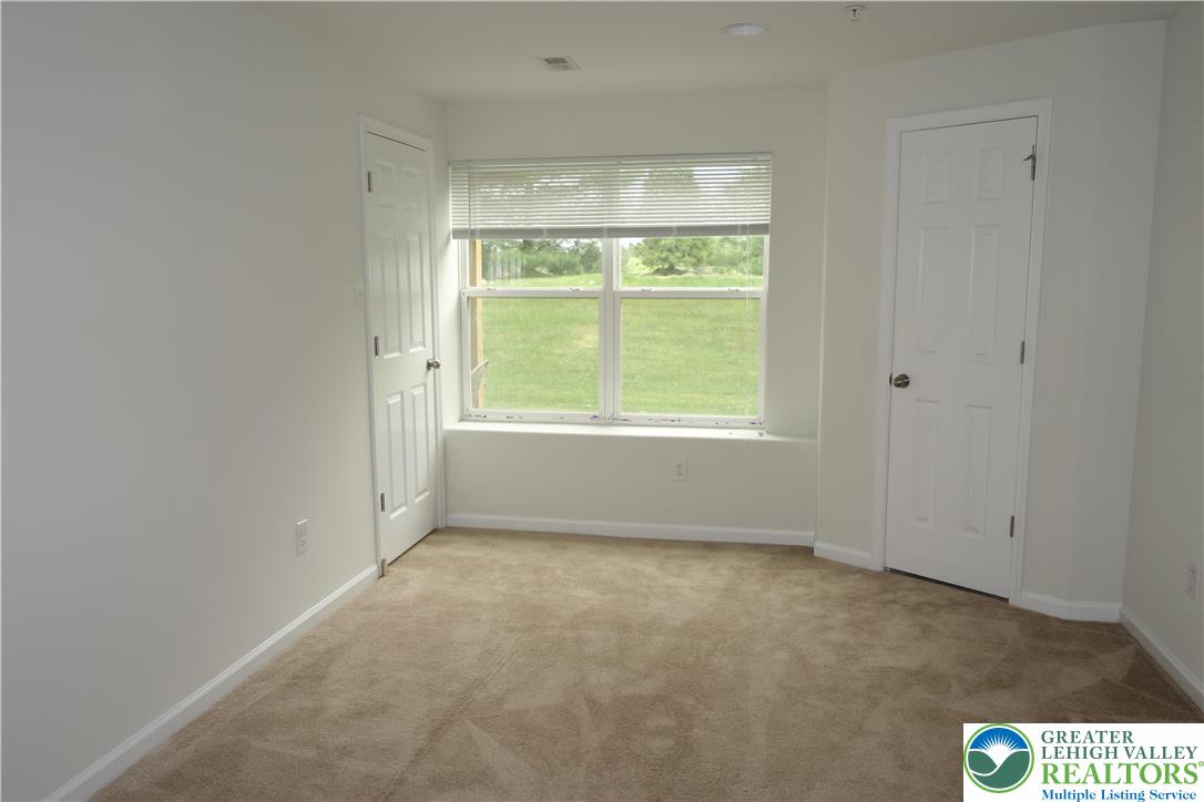 1033 King Way Property Photo 19