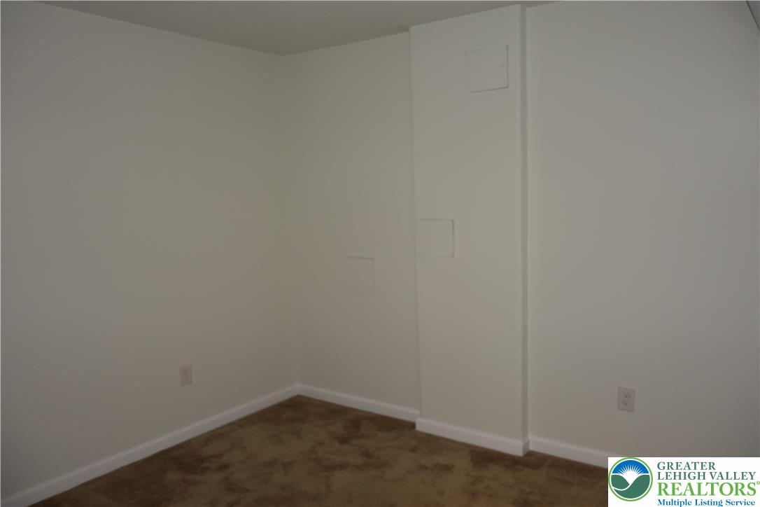1033 King Way Property Photo 20