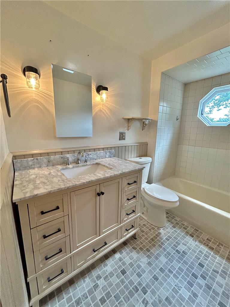 320 Pennsylvania Avenue Property Photo 16