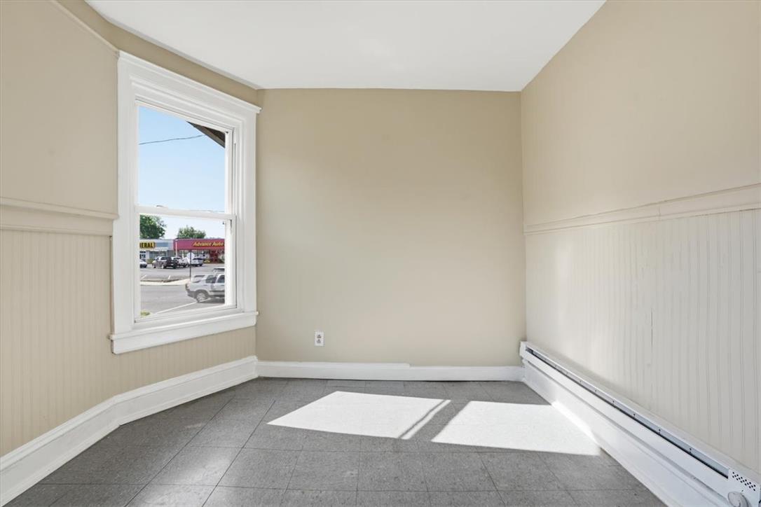 2025 Union Boulevard Property Photo 8
