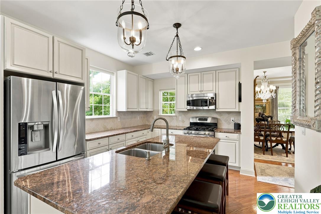 2445 Napa Drive Property Photo 4
