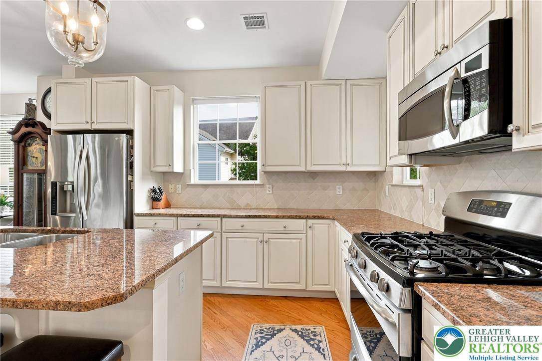 2445 Napa Drive Property Photo 5