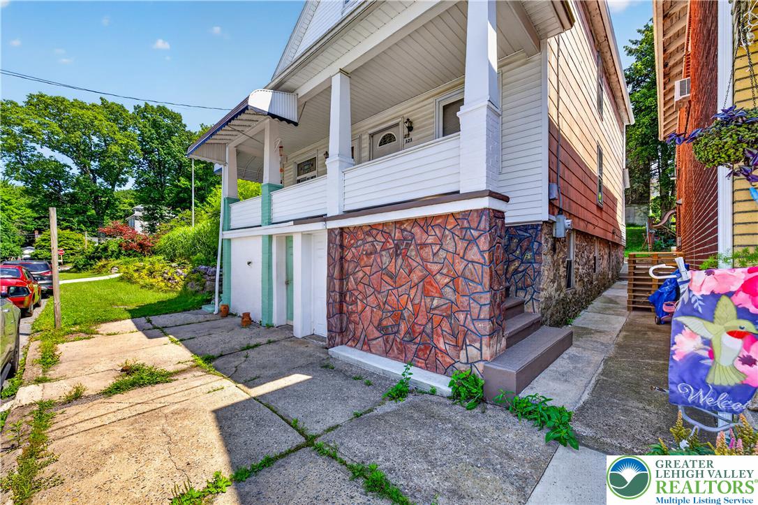 325 East Fell Street Property Photo 5