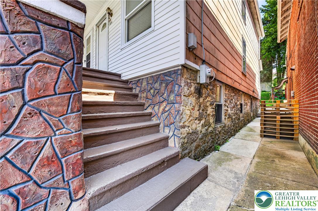 325 East Fell Street Property Photo 6