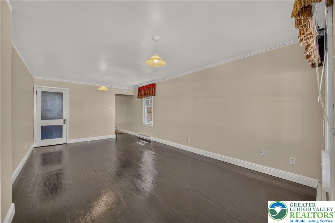 325 East Fell Street Property Photo 7