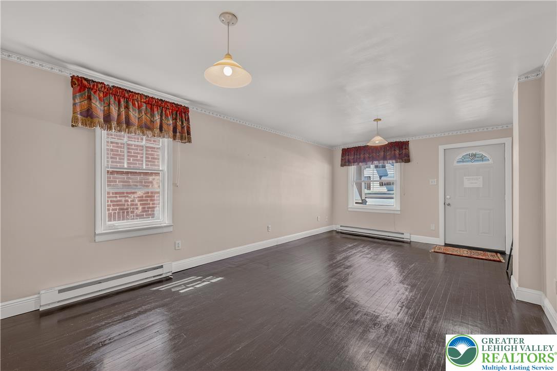 325 East Fell Street Property Photo 8