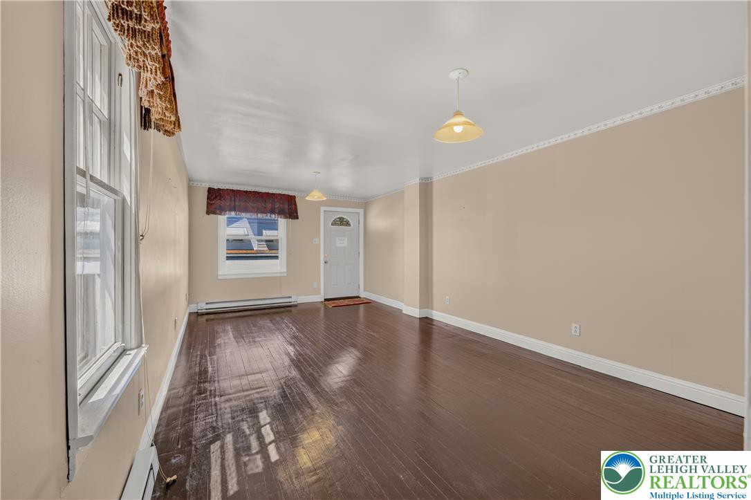 325 East Fell Street Property Photo 9
