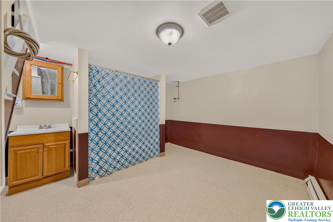 325 East Fell Street Property Photo 21