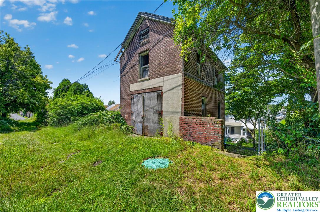 325 East Fell Street Property Photo 30