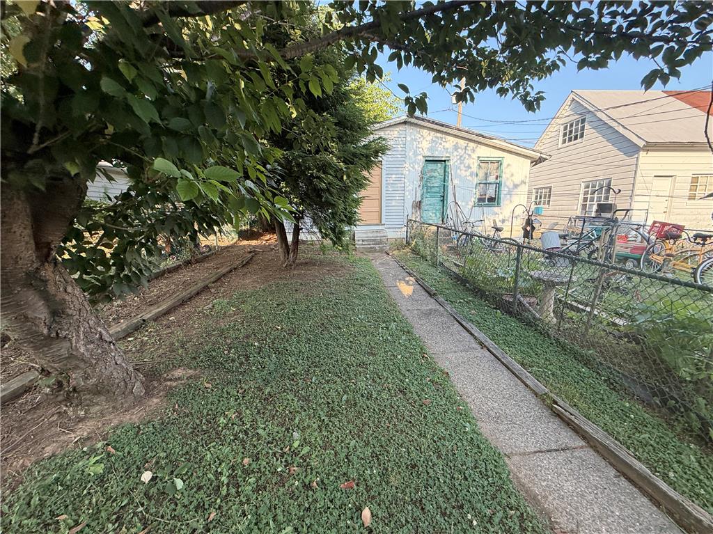 1627 Riegel Street Property Photo 4